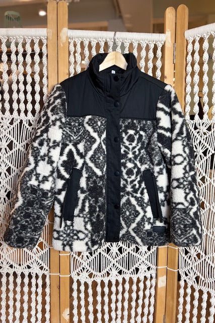 NIKKI JONES Fleece Coat (S)