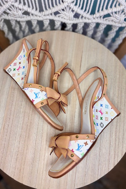 LOUIS VUITTON- Monogram/Bow Wedge Sandals (38)