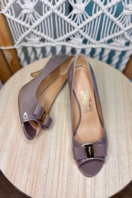 SALVATORE FERRAGAMO- Peep Toe Heels (8)