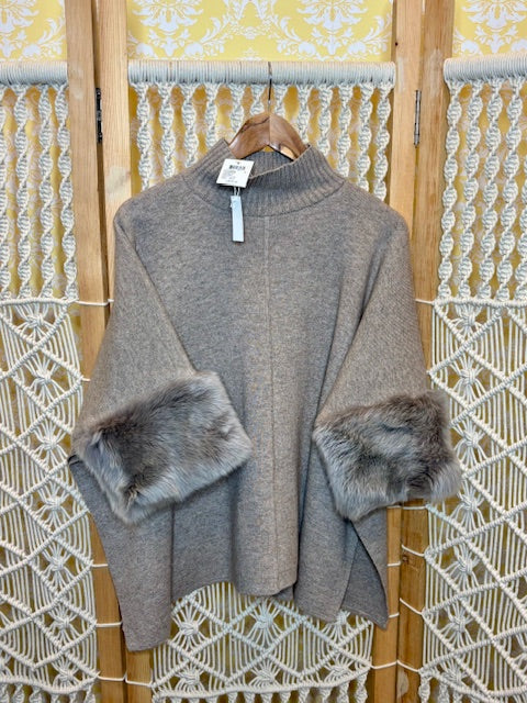 Club Monaco Sweater w/Shearling Fur (Sz: XS/S)