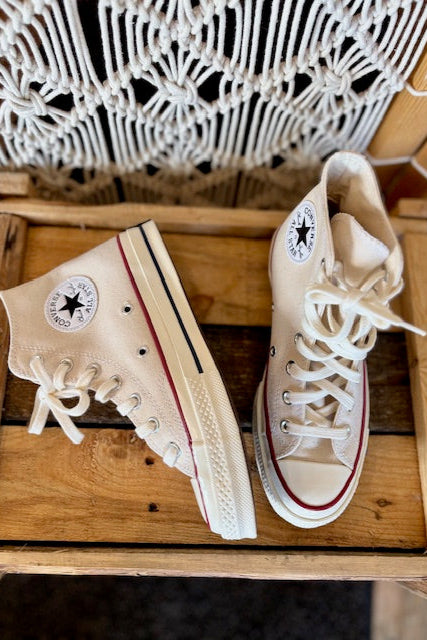 CONVERSE Chuck Taylor High Top Sneakers (6.5)