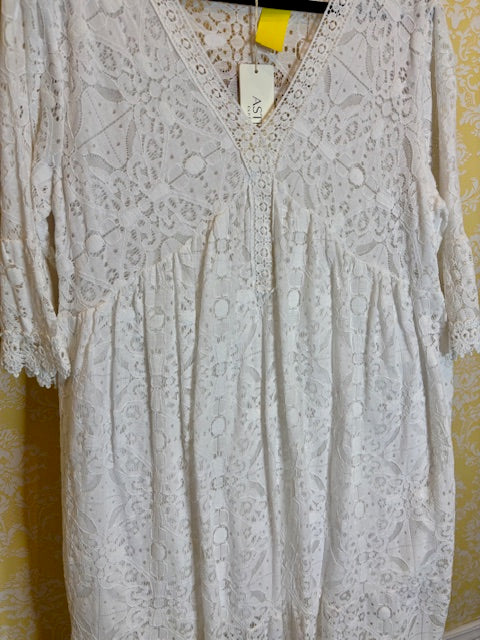 ASTRID- NWT Lace Dress Lined (L)
