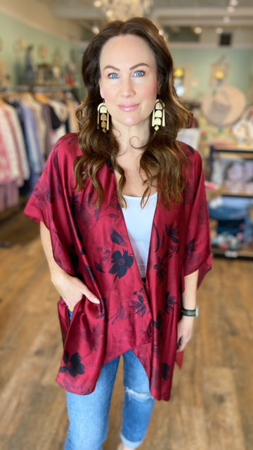 LE CHATEAU Kimono (O/S) NWT!