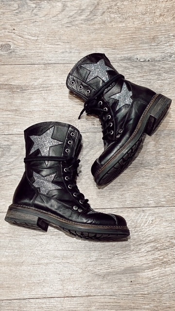 B2 Black Leather/Star Combat Boots (6)