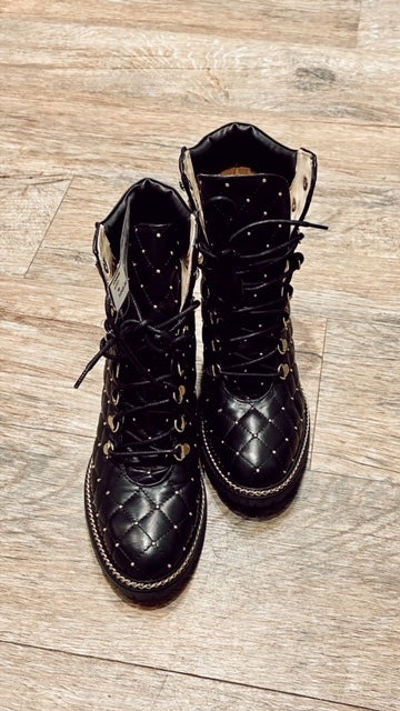 RON WHITE Black/Gold Stud Quilted Leather Boots (7.5)